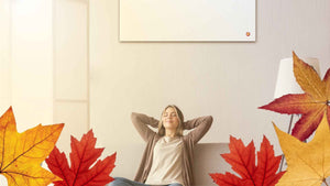 Frau genießt die Wärme einer easyTherm® Infrarotheizung am Sofa